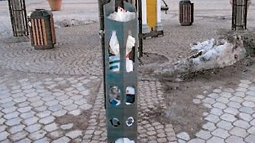 Så här såg pantbehållaren ut för några dagar sedan. Foto: Västervik Miljö & Energi