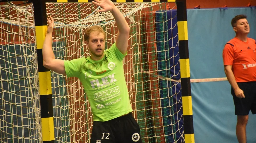 Oliver Carlford gjorde en kanonmatch borta mot Åhus. Han släppte bara 20 bollar bakom sig när HHF vann.