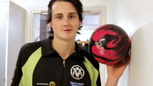 Jesper Svensson får uppleva varje bowlares dröm att spela VM i Las Vegas. Dessutom blir han yngst genom tiderna att representera seniorlandslaget för herrar.
