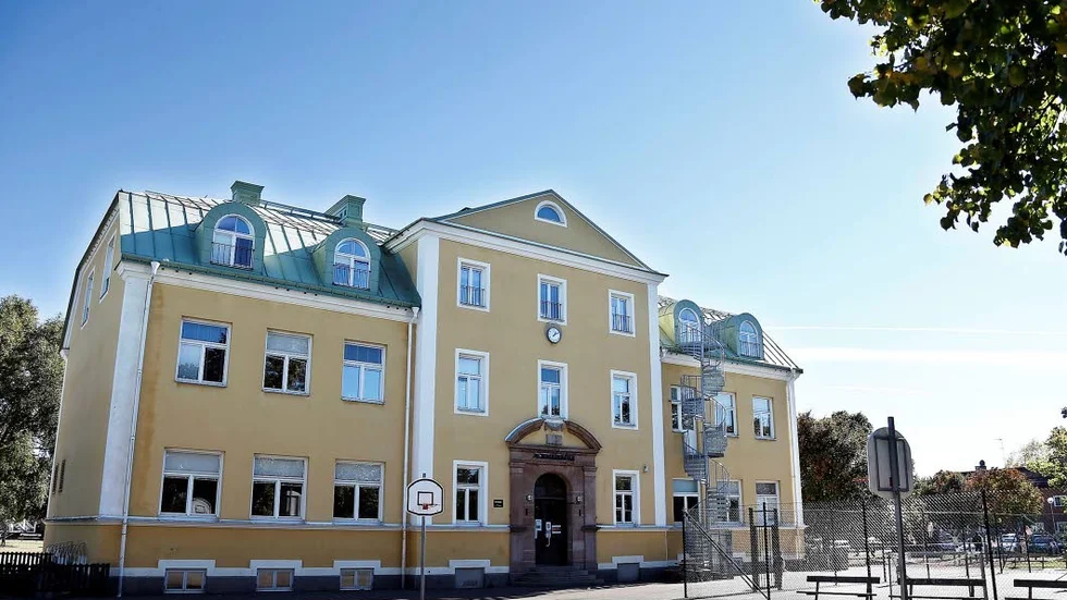 Nu är arbetet med en ny matsal på Skolgårda igång igen.