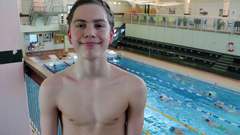 FJÄRIL. Henrik Eriksson, 14 år, är en av Motala simsällskaps duktiga simmare som kommer till start i helgens Lewa sport cup. Målet i höst är att kvala in till Sumsims riksfinal.