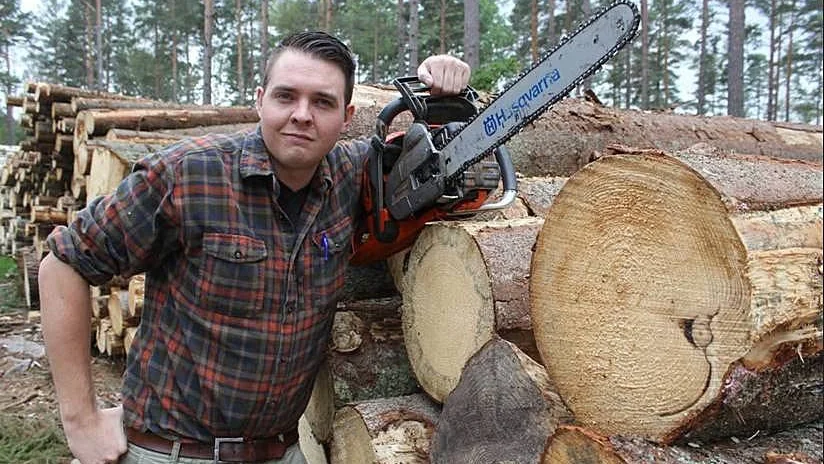Moderaten Carl-Wiktor Svensson i Mörlunda vill att bensinskatten ska sänkas för de som bor på landsbygden.