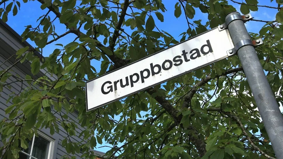 Man måste inse skillnaden på att bedriva affärer och att organisera människors liv, skriver Jessica Eek (V).