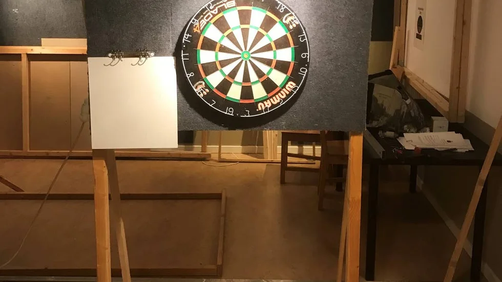 Gunnebo Dartklubb anpassar verksamheten med nybyggda, mobila banor.