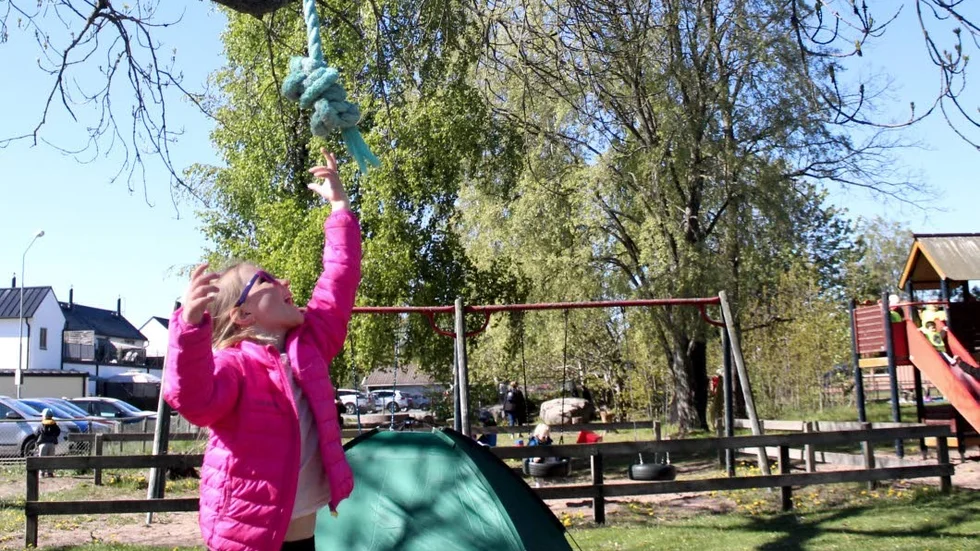 Alice 5 år firade både Björkens födelsedag och förskolans dag.