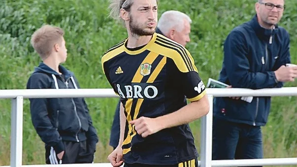 Bara småsaker kvar att lösa. Allt tyder på att Vimmerbys backklippa Johan Lundin fortsätter spela i klubben nästa säsong.