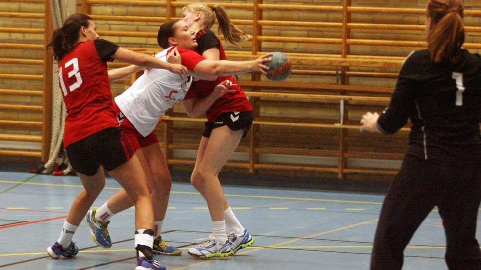 FALL IGEN. Vadstena HF gjorde det bra borta mot topplaget Lif Lindesberg, men förlorade med en boll.