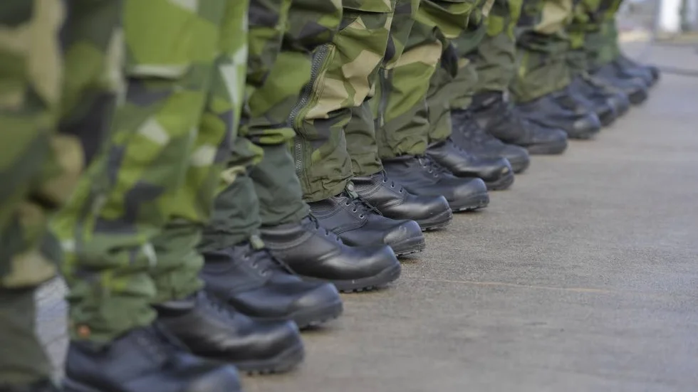 Mer pengar till försvaret krävs för att uppnå målet om två fungerande brigader 2020, menar ledarskribenten.