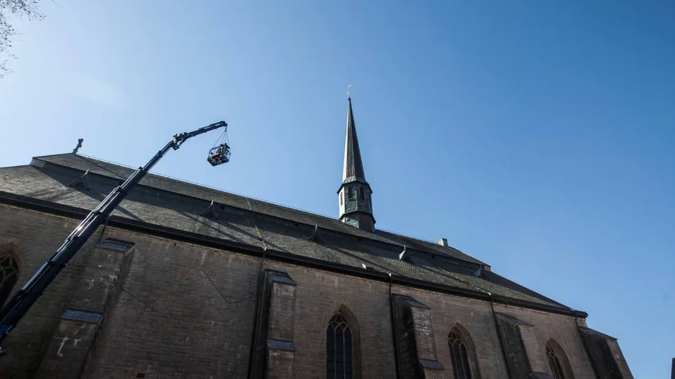 Reparationen är en del i det normala underhållet av taket.