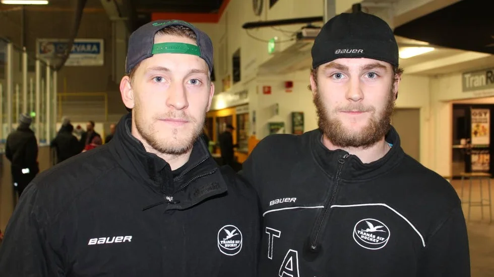 Playoff 2. Marcus Schelin och Victor Johnson har gått vidare två kvalsteg med sitt Tranås AIF. Nu väntar Kristianstad i nästa omgång i veckan.