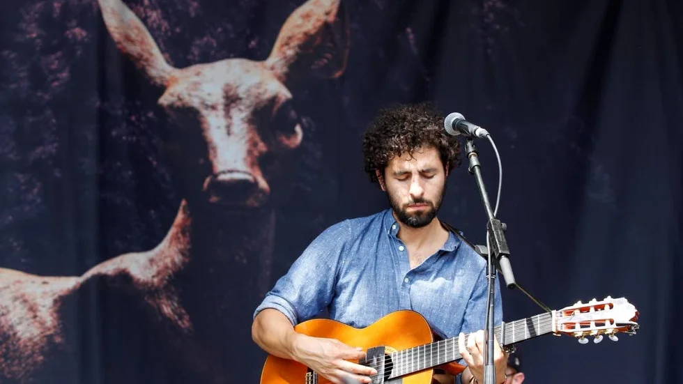 José González.