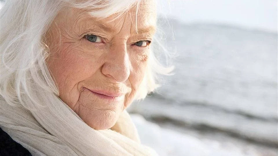 Skådespelaren Birgitta Ulfsson i lyhört samarbete med pianisten Lowe Pettersson "Tove Jansson – den avslöjande tröstaren".