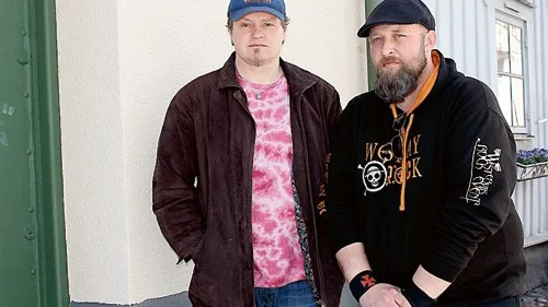 Kenneth Åberg och Robert Bohlenius känner sig svikna och bedragna. "Vi vill varna alla så att inte fler blir lurade". Utredning pågår och polisen räknar med att lämna över ärendet till åklagare innan sommaren.