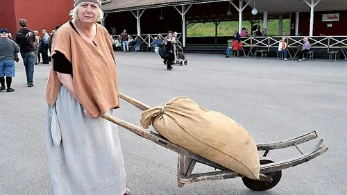 Catharina Brewitz, lärare på Gamleby Folkhögskola, är mycket nöjd över elevernas prestation.