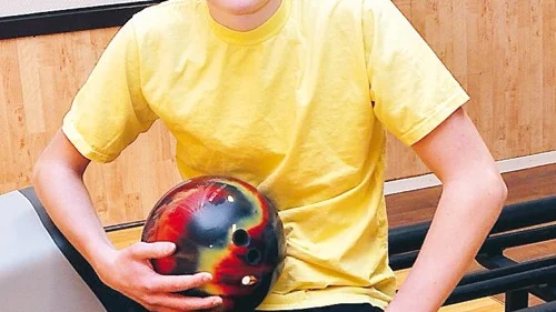 Jesper Svensson är uttagen i landslaget som spelar Junior-EM i bowling i april.