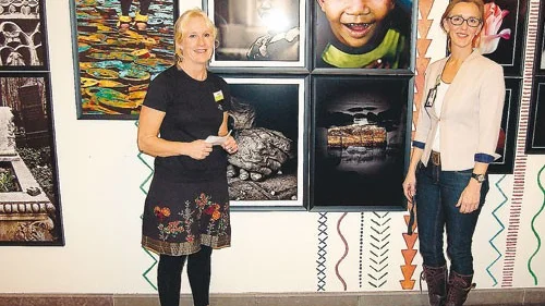Louise Ström och Lotta Hartzell var guider under dagen. - Det har varit fullt hus hela dagen, berättar Louise Ström.