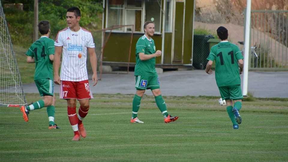 Jesper Carlsson är stekhet i Ankarsrum. I toppmatchen mot Horn/Hycklinge gjorde han det viktiga 1–0-målet när laget skaffade sig ett skönt försprång i toppstriden. Foto: Ossian Mathiasson