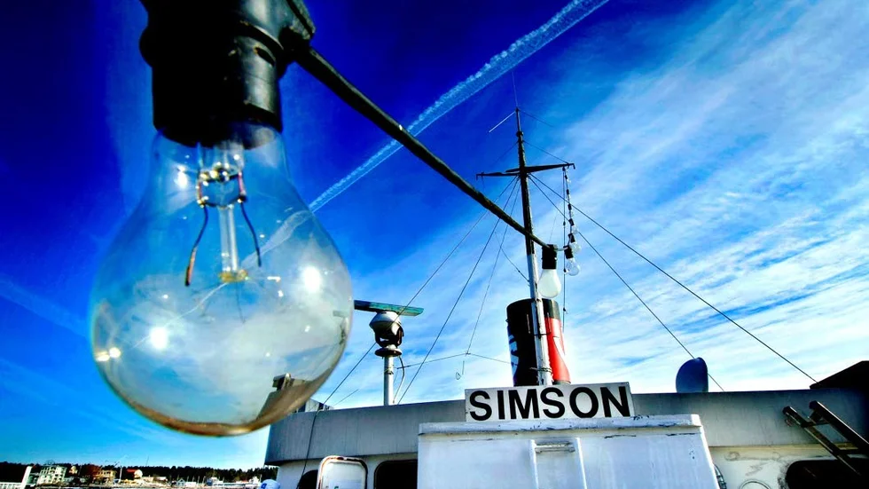 Inbrott. Misstänkt inbrott på Simson, när en ruta slogs sönder.