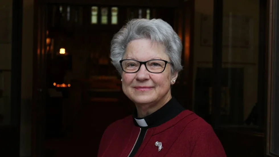 Tröst. Britt Alf leder bland annat sorggrupper i Svenska kyrkans regi. Hon säger att det bästa är att visa att man finns där, om det sörjande behöver. - Men man får inte bli påstridig, säger hon.