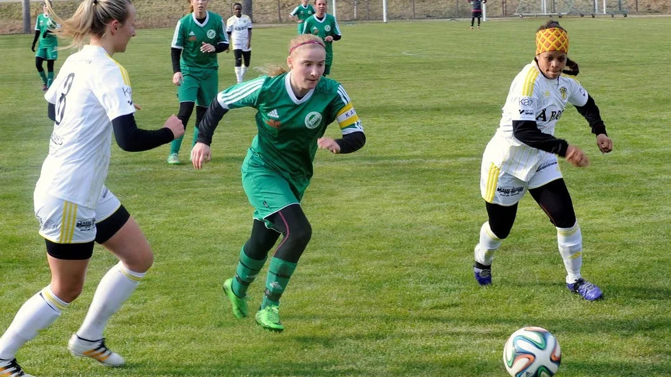 Lämnar. Emma Wessman, i grönt, är en flera spelare som lämnar Ankarsrums IS inför den kommande säsongen.