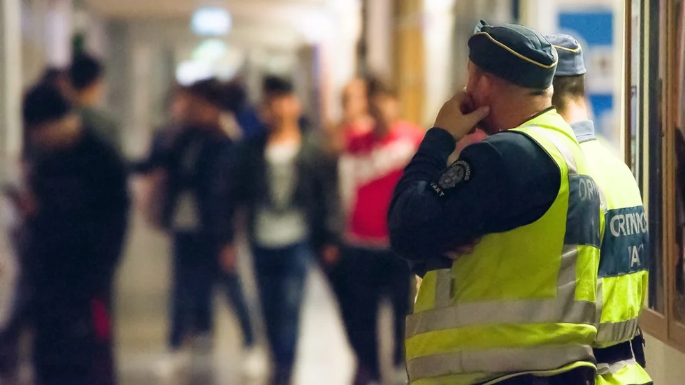 Vakter och elever har delade meningar om läget på skolan. Foto: Roger M Carlsson