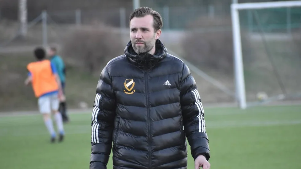 Erik Svensson, tränare i Rimforsa IF, får klara sig utan sin stora målskytt i mötet med Boxholm.