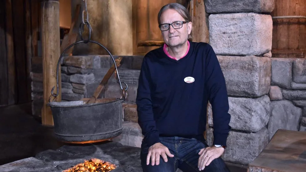 Robert Glader, verksamhetsledare på Emilkraften, berättar om varför öppettiderna på Medborgarkontoret i Mariannelund mer än halveras.