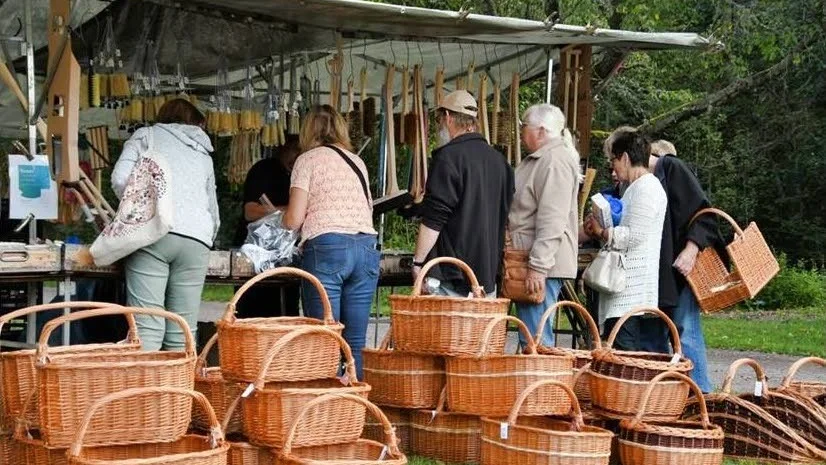 Korgar brukar vara ett återkommande och populärt inslag i marknadsutbudet på Locknevi marknad.