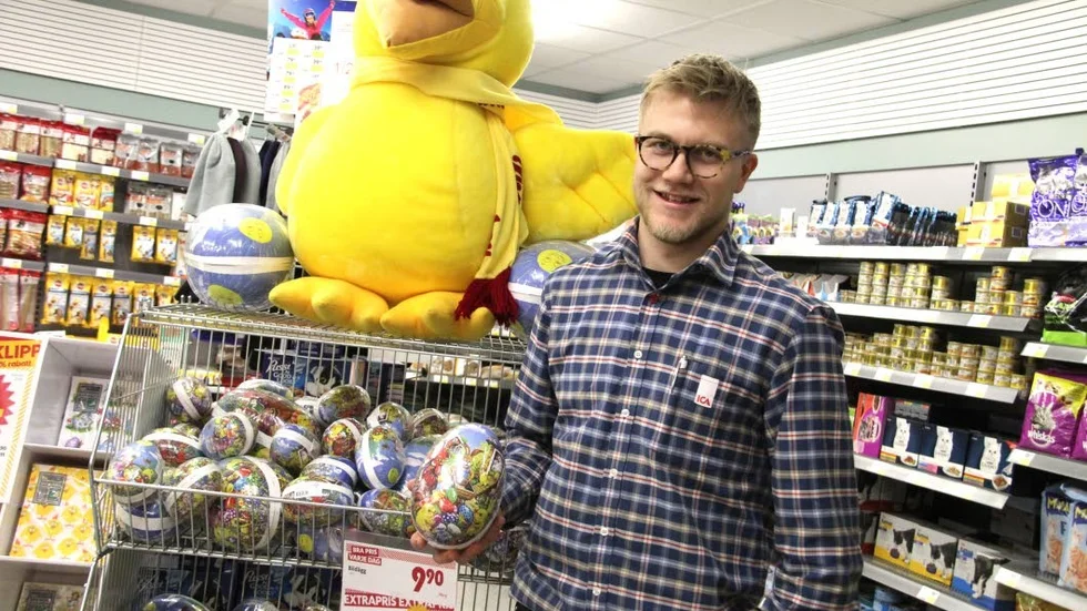 Emil Thörnberg på ICA Supermarket i Rimforsa dubblar godisförsäljningen