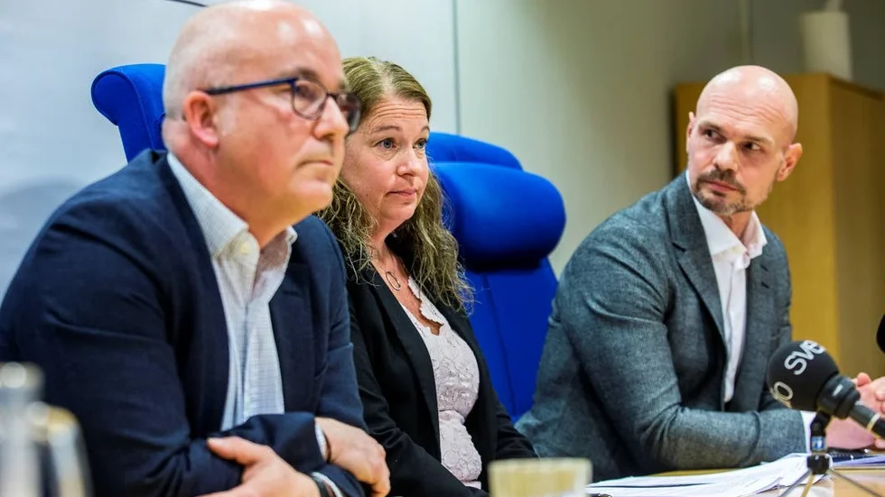 På Ekobrottsmyndighetens presskonferens i polishuset i Norrköping berättade åklagarna att huvudmännen i fuskligan omsatt över tio miljoner kronor.