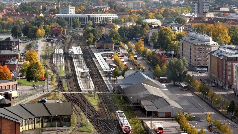 Linköping vill fortsätta diskutera hur man ska undvika en barriär genom staden.