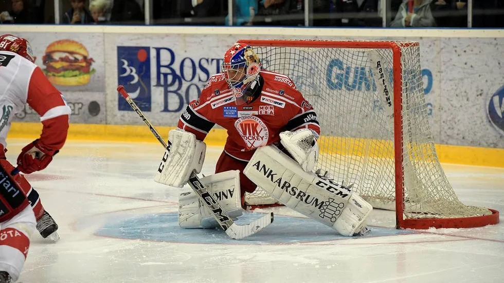 Storspel. Jonas Fransson höll kvar VIK i matchen, men det räckte inte till någon poäng mot Södertälje.
