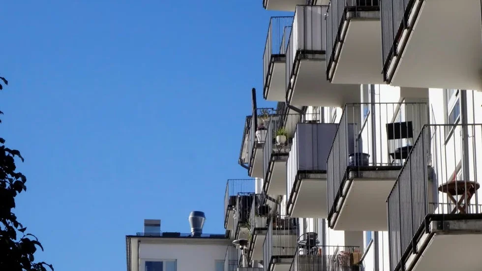Möjligheter. Bostadsrätt är ett boende med många möjligheter?–?men även skyldigheter. ”Gå inte enbart på magkänsla när du köper bostad, utan kolla fakta”, säger Ulrika Blomqvist, VD för Bostadsrätterna.