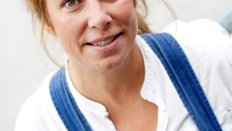 "Den är ingen fara med en bubbla om du ser till att din bubbla utmanar dig", säger Stina Wollter som gästar Östergötlands museum.