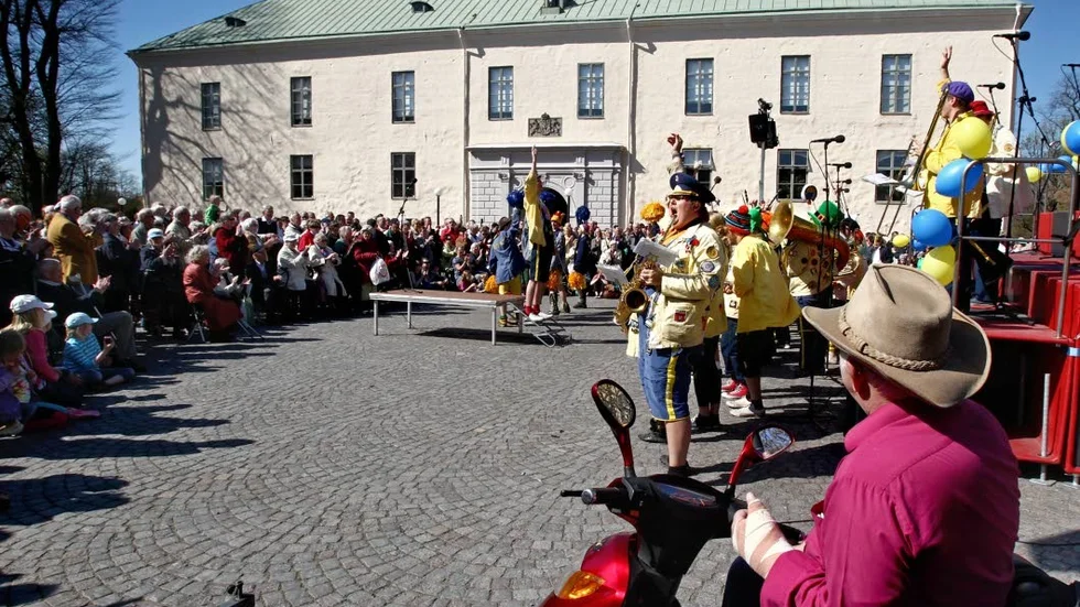 Årets valborgsfirande på borggården kommer att livesändas på nätet för första gången.