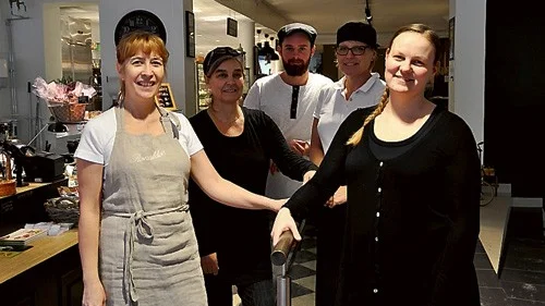 Marie Hughes, Karin Petersson, Calle Nilsson, Ann Hemmingsson och Lisa Antelius ser fram emot vårens berättarkvällar med provsmak.