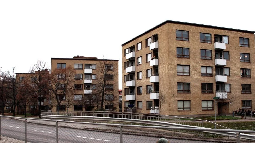 Fyra hus utmed Hamngatan kan bli högre. 2–3 våningar till, enligt Stångåstadens förslag – men det kan bli ännu mer.