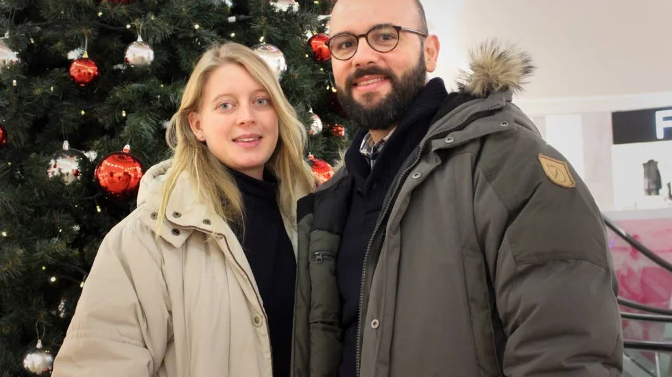 Linda Bojmar och Constantine Zambirinis njuter av lugnet inne på Gränden i city. Nu är alla måsten avklarade.