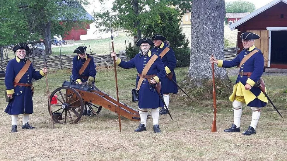 Smålands Karoliner med Thomas Frejd vid kanonen.