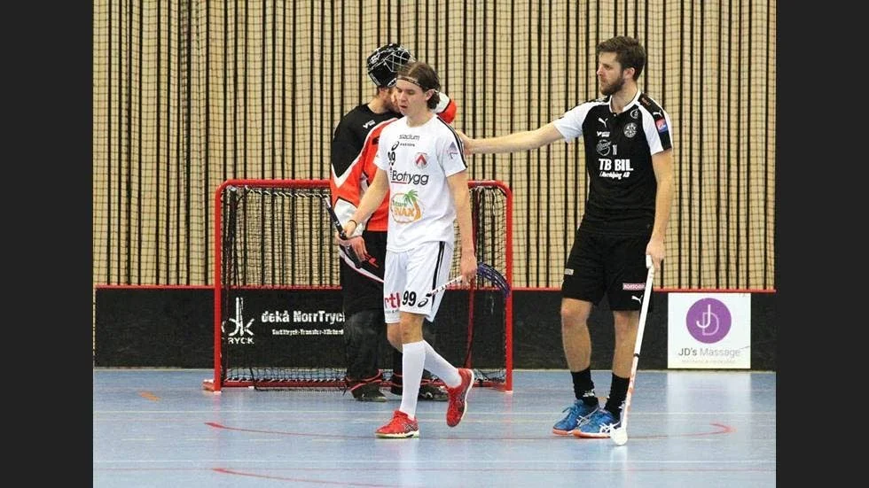 Filip Cammerudh, i vitt, lämnar Linköping för Rimforsa.