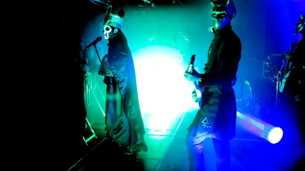 Tvisten mellan de tidigare medlemmarna i bandet Ghost och bandledaren går vidare.