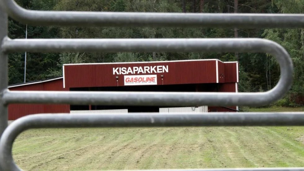 Stängt läge i Kisaparken.  Riksorgansiationen Folkets hus och parker erbjuder sig att ta initiativ till ett allmänt möte om parkens framtid.