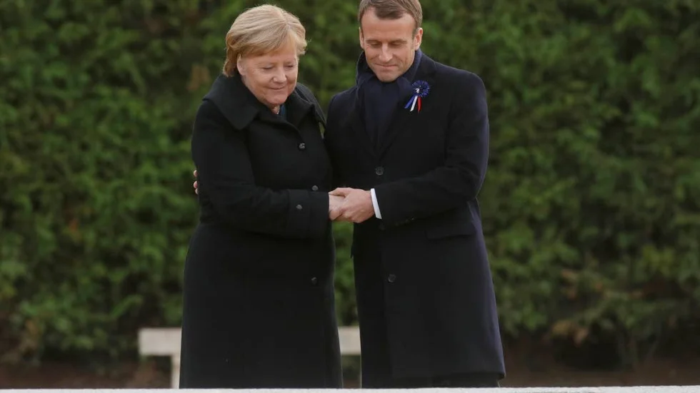 Merkel och Macron högtidlighåller minnet av vapenstilleståendet 1918.