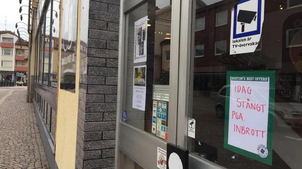 Klädbutiken Boston Clothing misstänks ha drabbats av inbrott natten mot onsdag. Kläder till ett "högt godsvärde" misstänks ha stulits.