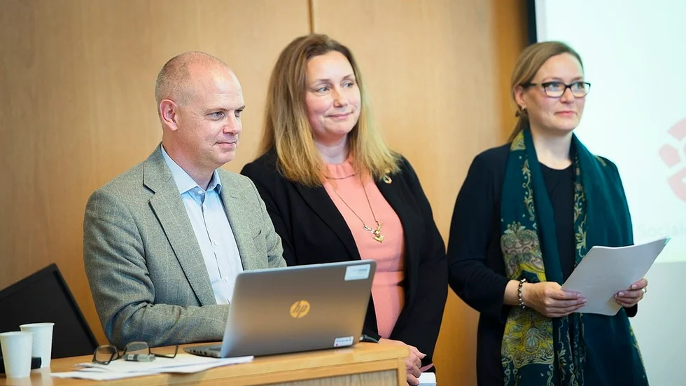 Socialdemokraterna, Centerpartiet och Miljöpartiet kommer att styra Nyköping de kommande fyra åren. C har fått ganska bra sakpolitiskt betalt för att gå in i det nya samarbetet, men priset är att Alliansen spricker.