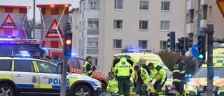 15-åring fördes till sjukhus – bröt flera ben i krock