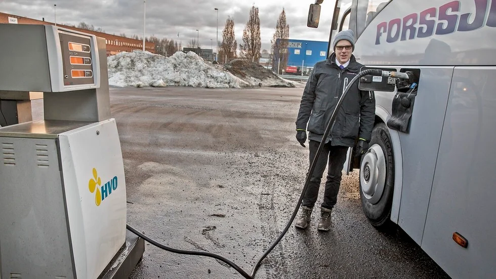 Mats Johansson har kört HVO i sina bussar under några månader och är helnöjd.