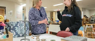 Självkänslan växer i färgstark second hand-butik