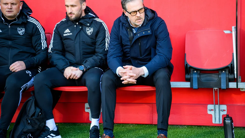 Rikard Norling missar mötet med Sirius på Platnumcars arena och istället tar Vedran Vucicevic, Anes Mravac och Christian Tiritiello (ej med här) ansvaret på bänken.