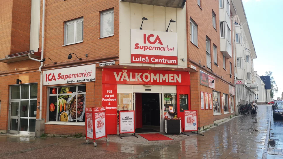 Det är så varmt i butiken att det påverkat försäljningen, men ingen fara för varorna försäkrar delägare i butiken.